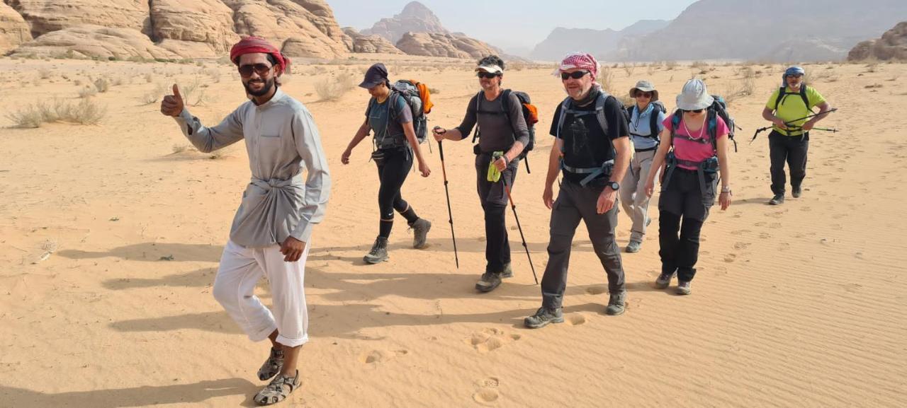 Star Guide Luxury Camp Hotel Wadi Rum Bagian luar foto