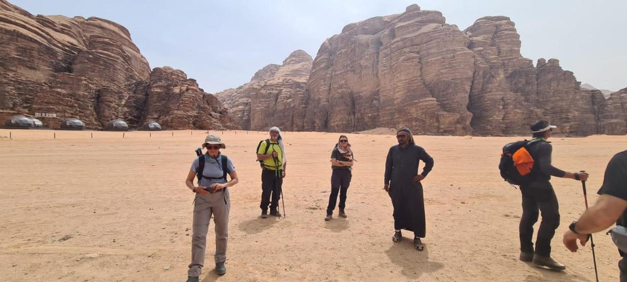 Star Guide Luxury Camp Hotel Wadi Rum Bagian luar foto