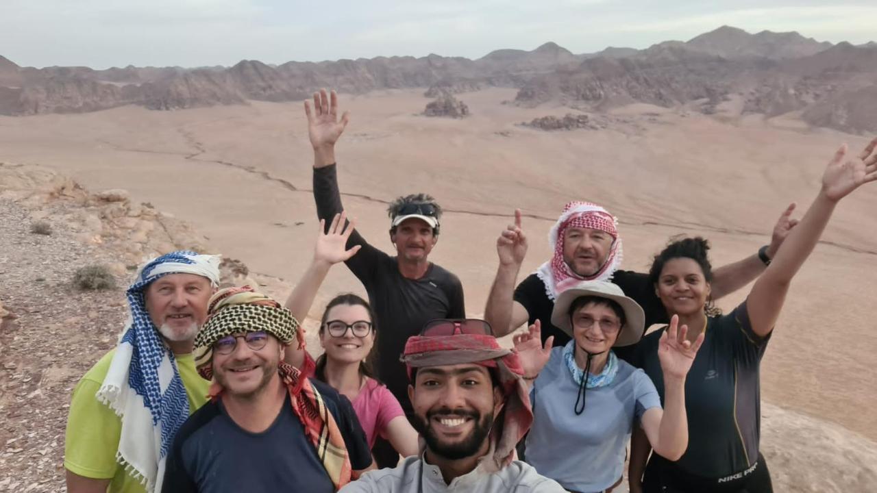Star Guide Luxury Camp Hotel Wadi Rum Bagian luar foto