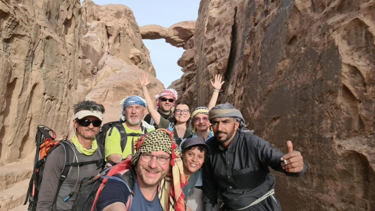 Star Guide Luxury Camp Hotel Wadi Rum Bagian luar foto