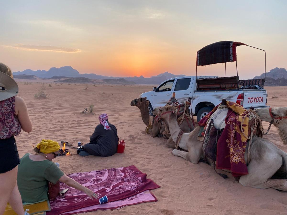 Star Guide Luxury Camp Hotel Wadi Rum Bagian luar foto