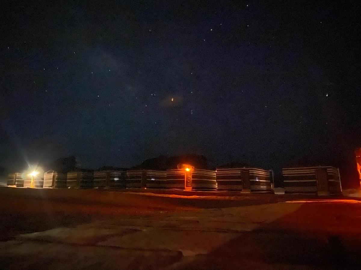 Star Guide Luxury Camp Hotel Wadi Rum Bagian luar foto