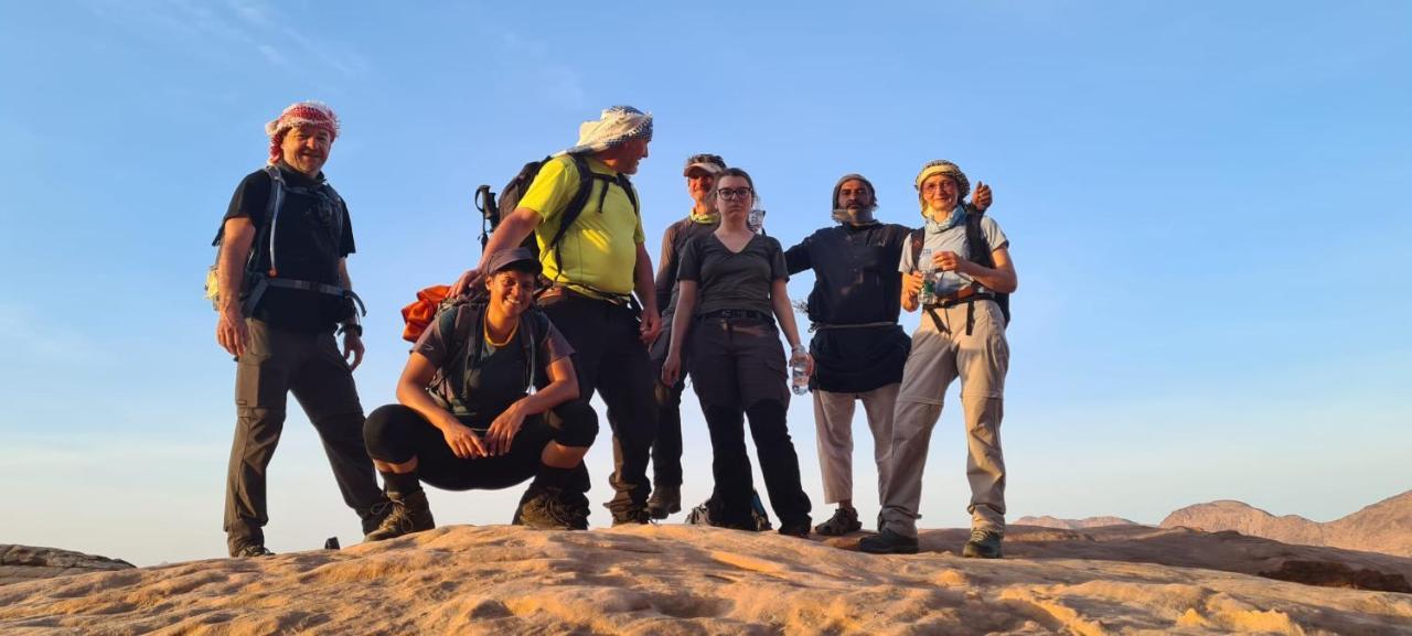 Star Guide Luxury Camp Hotel Wadi Rum Bagian luar foto