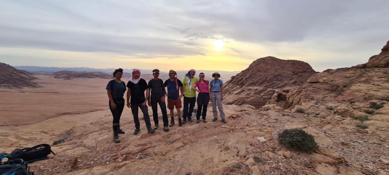 Star Guide Luxury Camp Hotel Wadi Rum Bagian luar foto