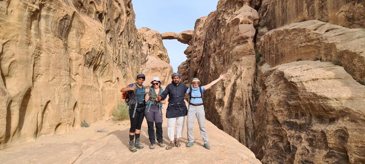Star Guide Luxury Camp Hotel Wadi Rum Bagian luar foto