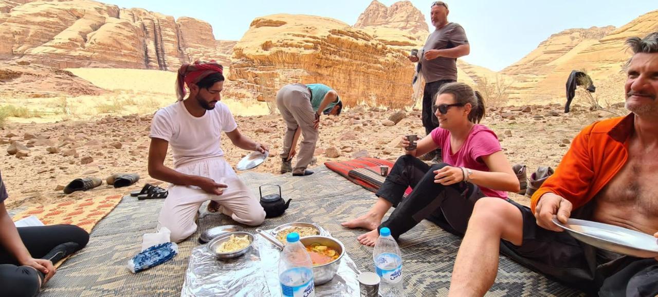 Star Guide Luxury Camp Hotel Wadi Rum Bagian luar foto
