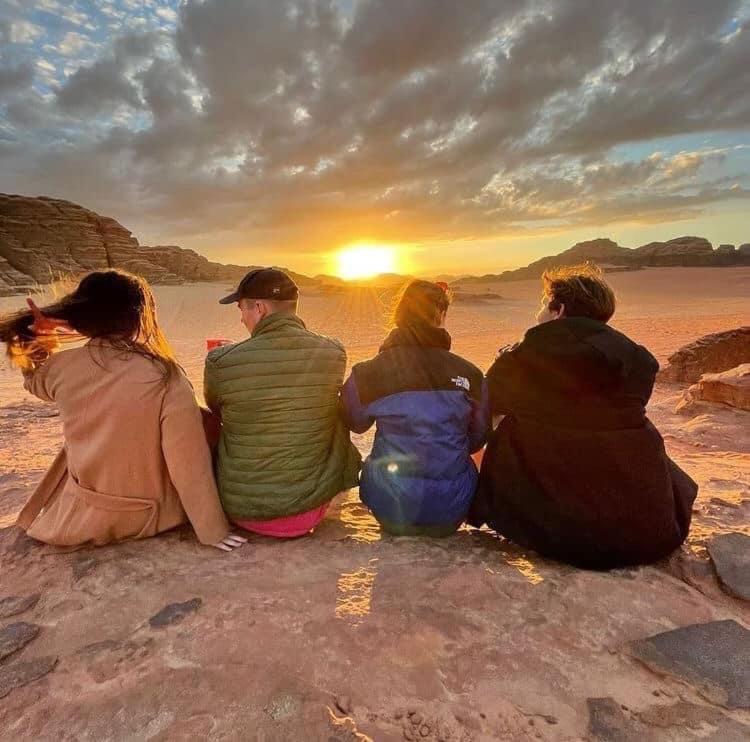 Star Guide Luxury Camp Hotel Wadi Rum Bagian luar foto