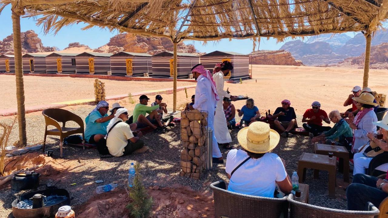 Star Guide Luxury Camp Hotel Wadi Rum Bagian luar foto