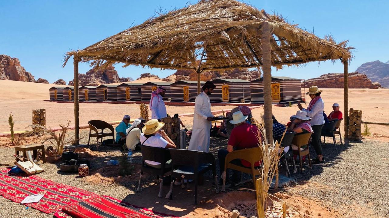 Star Guide Luxury Camp Hotel Wadi Rum Bagian luar foto