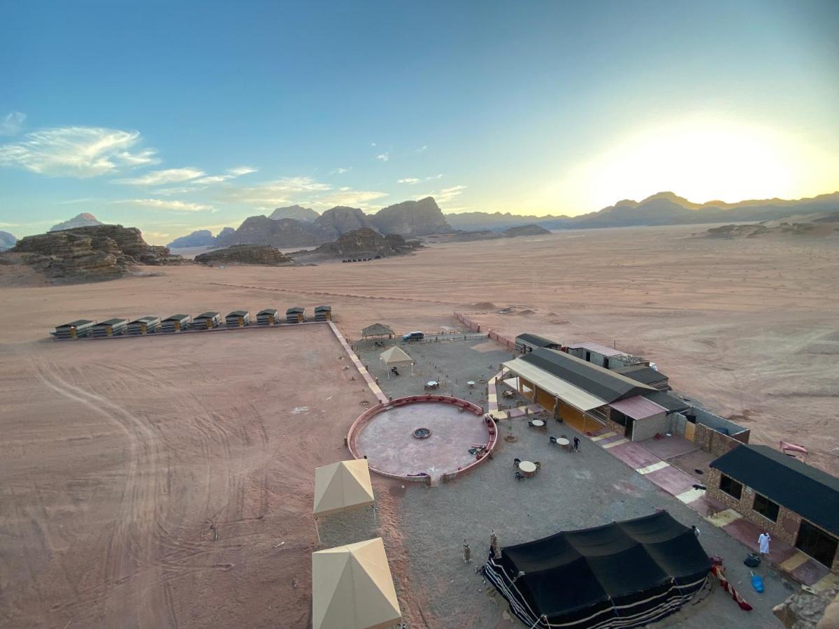 Star Guide Luxury Camp Hotel Wadi Rum Bagian luar foto