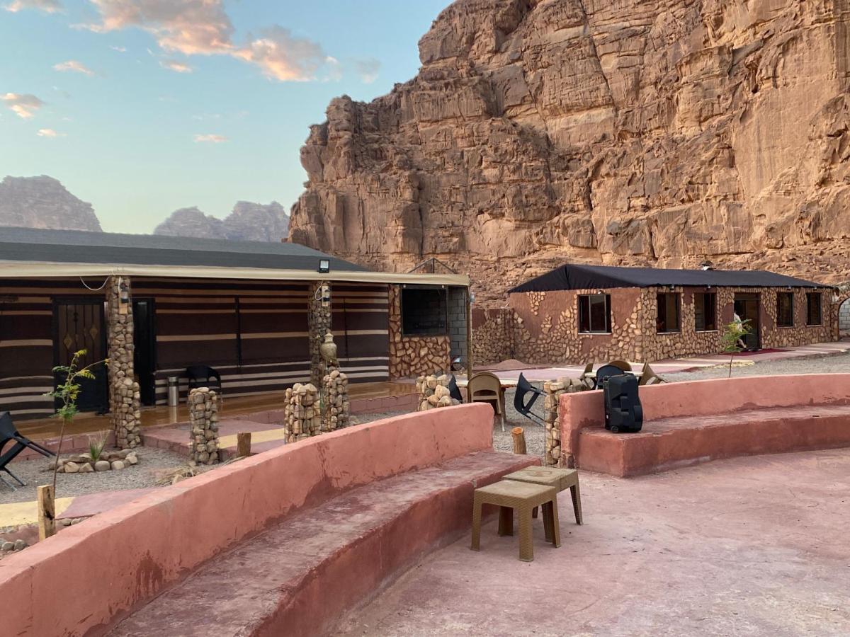 Star Guide Luxury Camp Hotel Wadi Rum Bagian luar foto
