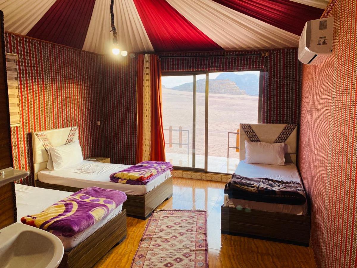 Star Guide Luxury Camp Hotel Wadi Rum Bagian luar foto