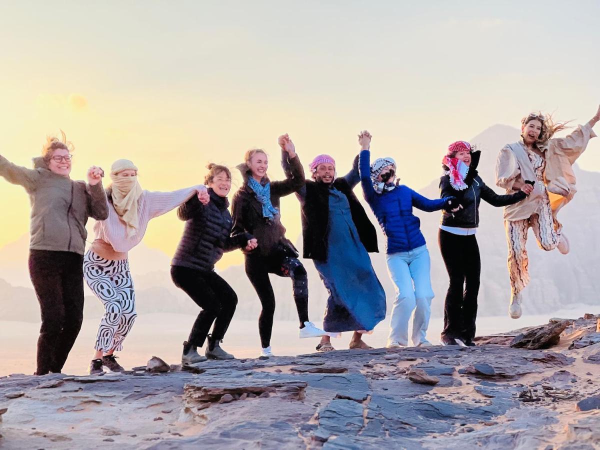 Star Guide Luxury Camp Hotel Wadi Rum Bagian luar foto